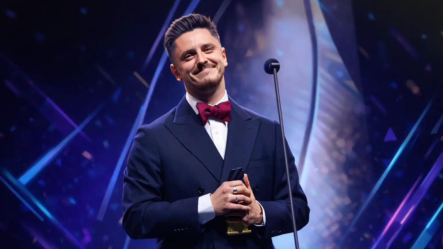 apEX Defends Vitality Coach XTQZZZ After HLTV Coach of the Year Award